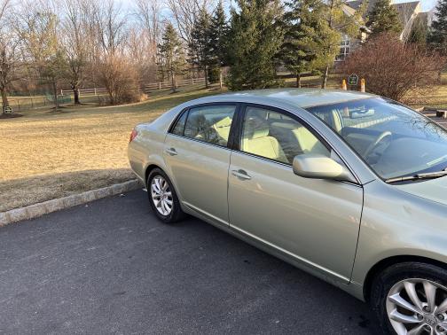 Photo 2 of 28 of 2006 Toyota Avalon XL